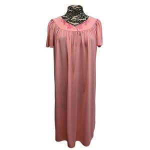 Vintage 80s Miss Elaine Classic Nightgown‎ Sleepwear Pink Nylon Embroidered S